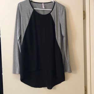 Women’s long sleeve blouse top, size medium.